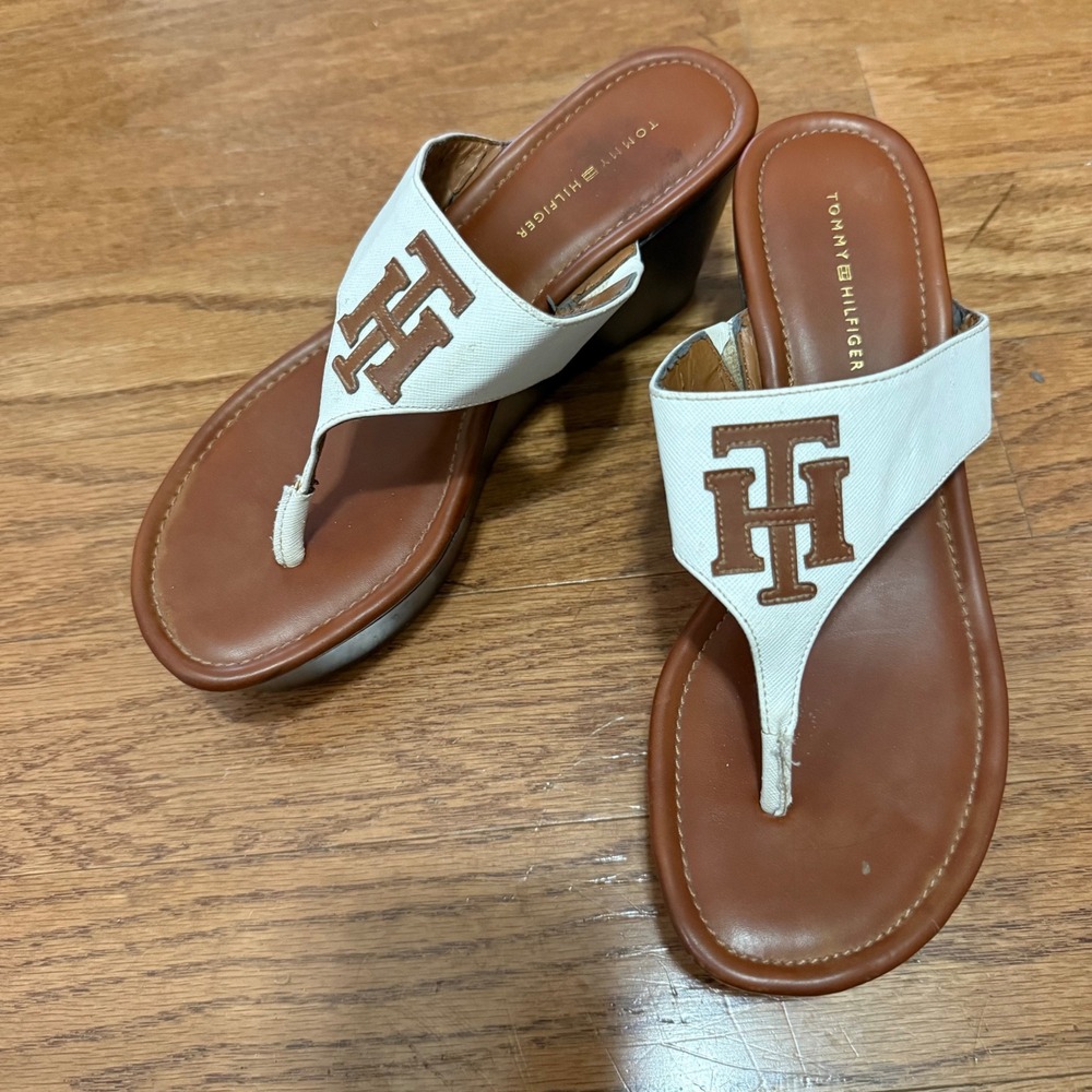 Tommy Hilfiger Womens Size 7.5 White Brown TH Logo Wedge Flip Flop Sandals